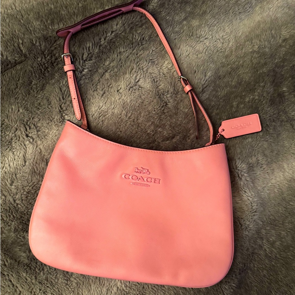 Pink coach purse. LIKE NEW. Impulsive buy. Don’t really like pink.